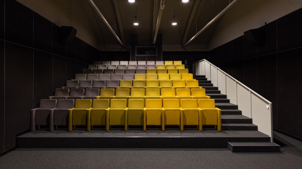 Kino saal istekohad